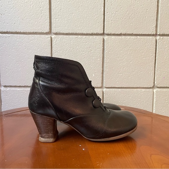 John Fluevog Women’s Operettas Giulia Black Leather Ankle Boots | US 6 - Picture 4 of 9